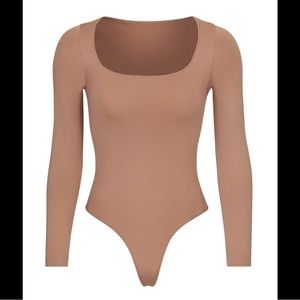 SKIMS ESSENTIAL LONG SLEEVE SCOOP NECK BODYSUIT NEW Size L/XL